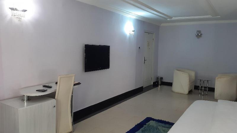 Top-Notch Suites and Apartments image