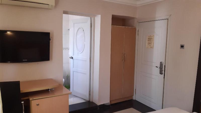 Top-Notch Suites and Apartments image