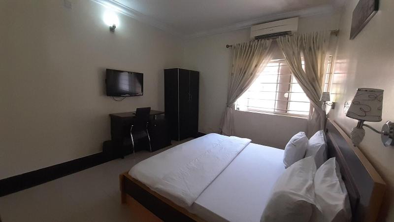 Top-Notch Suites and Apartments image