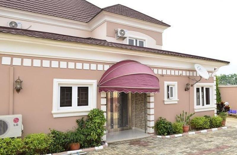 Auris Court Suites & Apartment