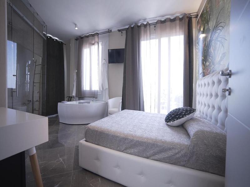 Hotel Royal image