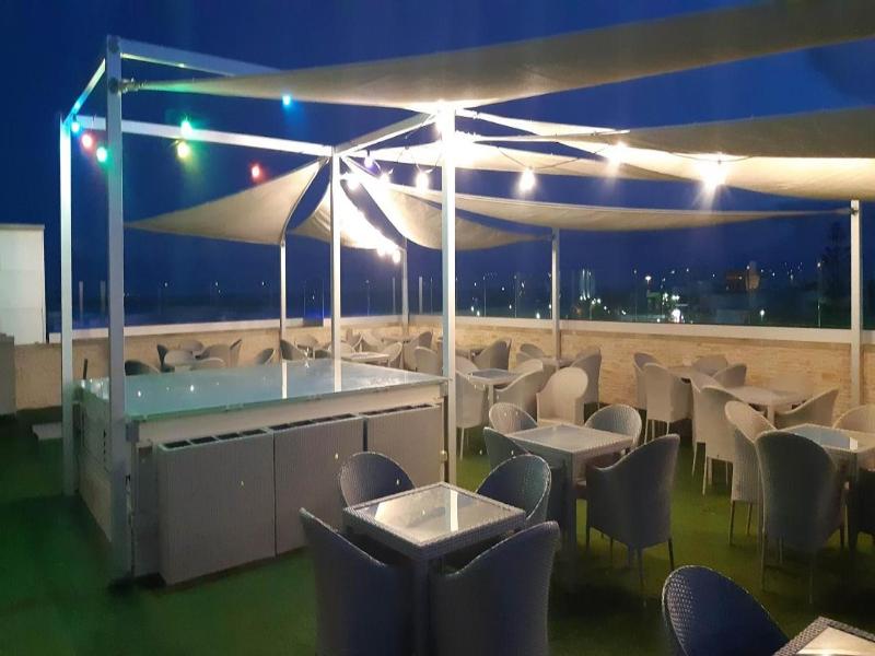 Hotel Royal image