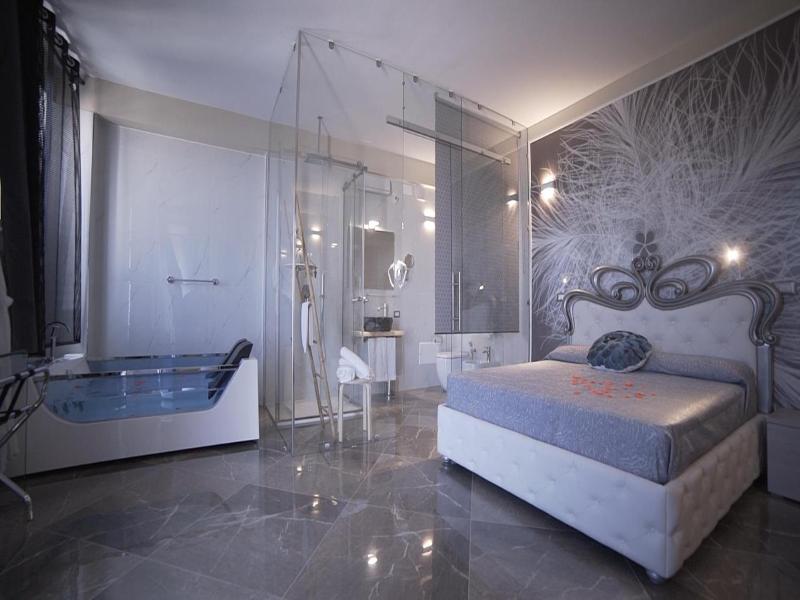 Hotel Royal image