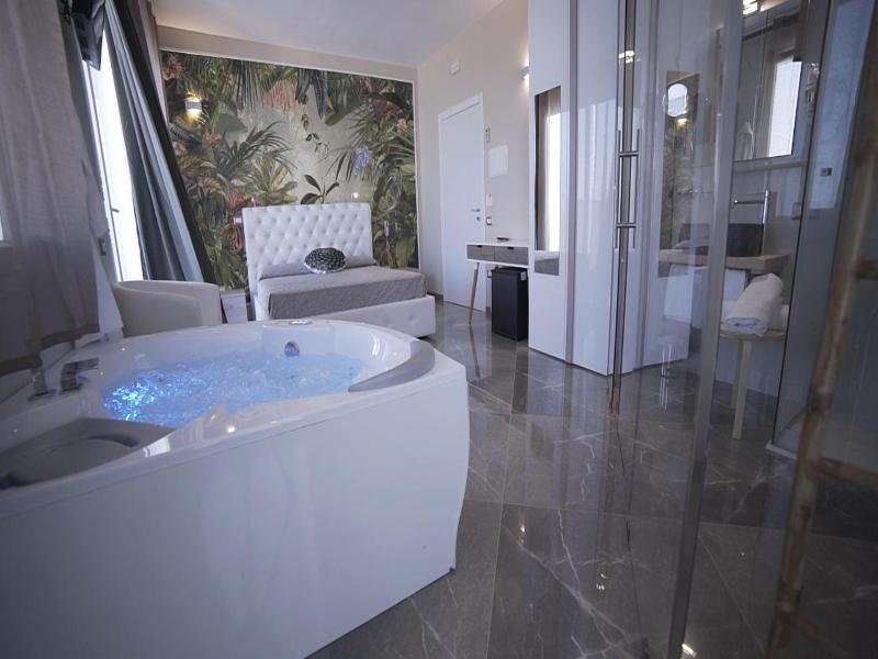 Hotel Royal image