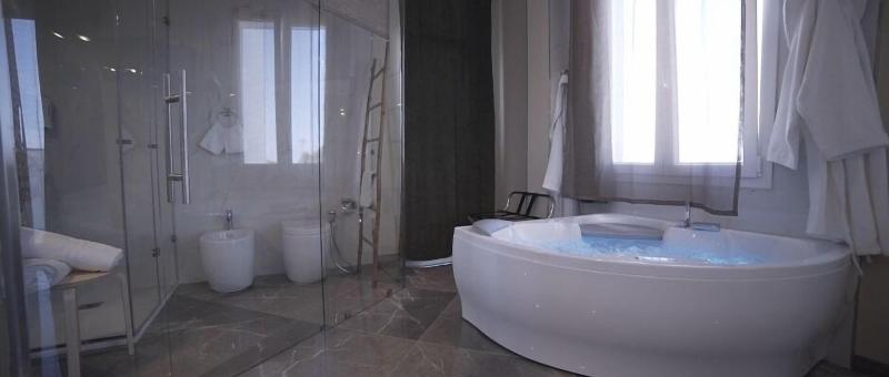 Hotel Royal image