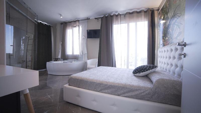 Hotel Royal image