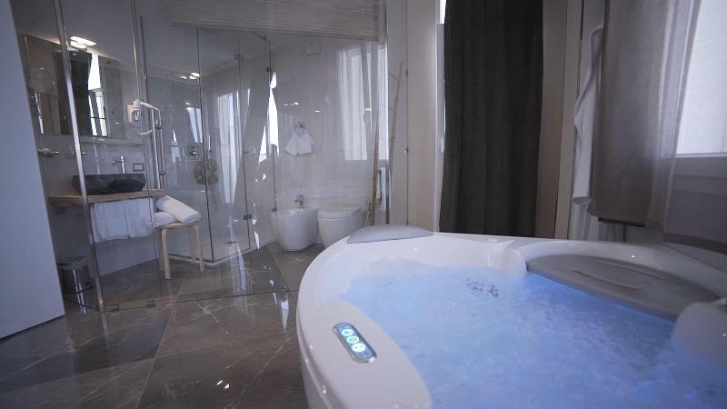 Hotel Royal image