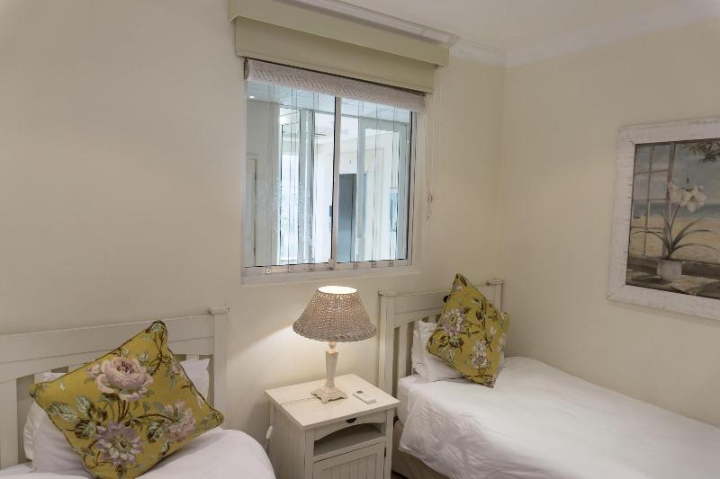 302 Oyster Schelles image
