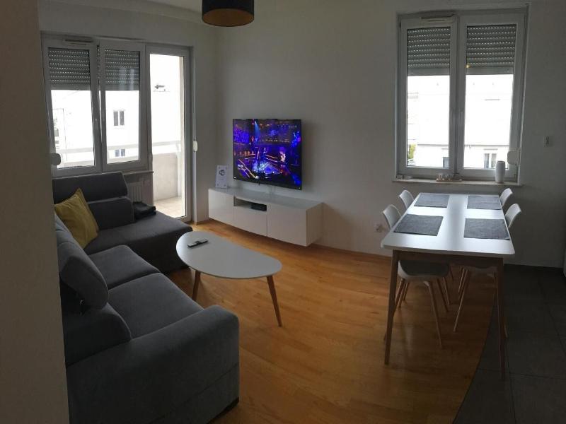 Apartament F&J 35 image