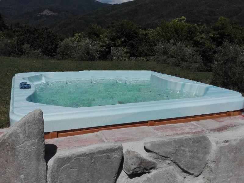 Beautiful Cottage in Pescia with Hot Tub image