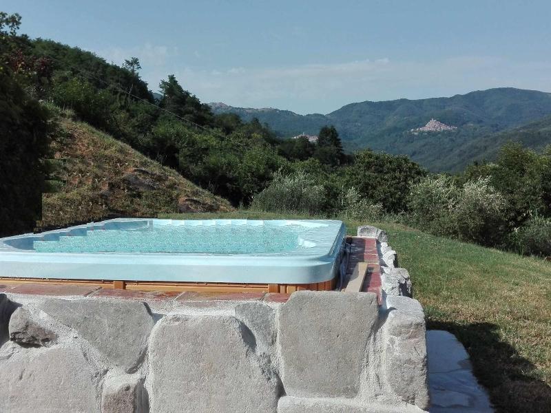 Beautiful Cottage in Pescia with Hot Tub image