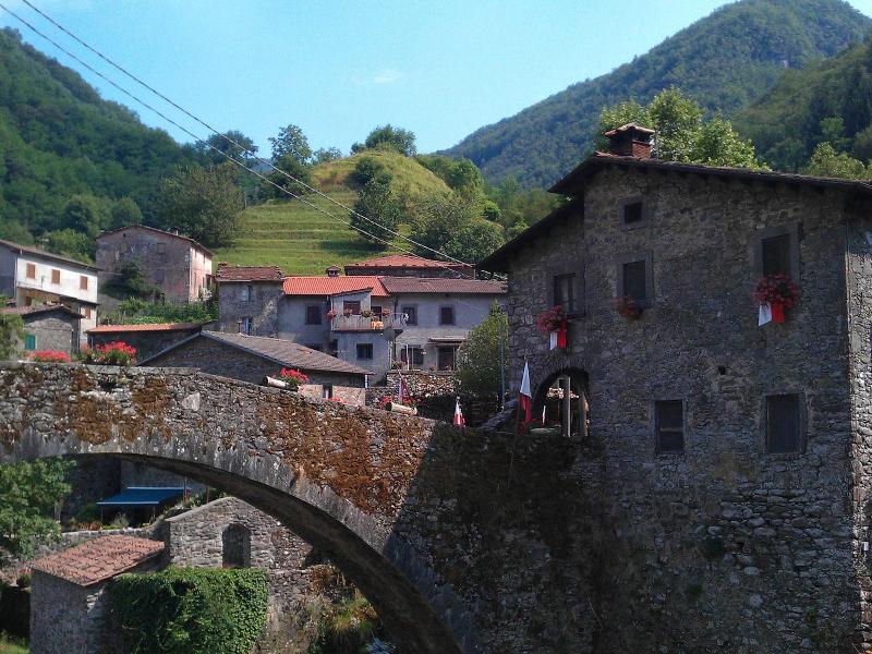 Beautiful Cottage in Pescia with Hot Tub image