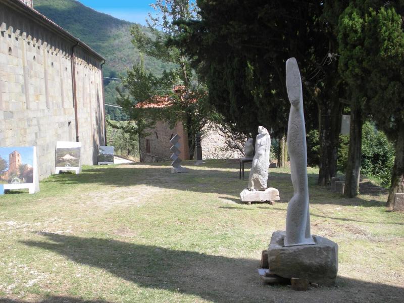 Beautiful Cottage in Pescia with Hot Tub image