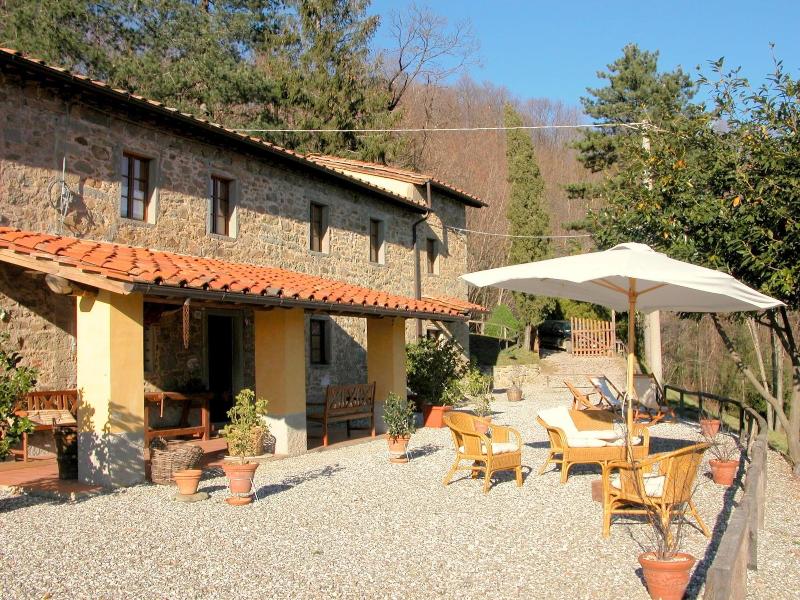 Beautiful Cottage in Pescia with Hot Tub image