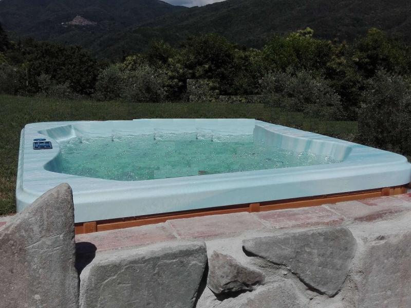 Beautiful Cottage in Pescia with Hot Tub image