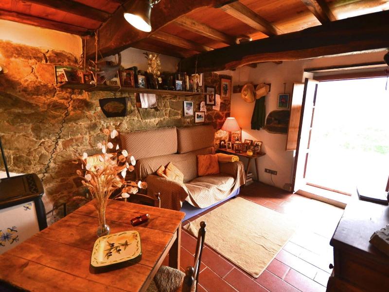 Beautiful Cottage in Pescia with Hot Tub image