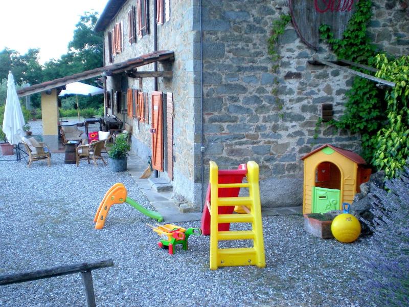 Beautiful Cottage in Pescia with Hot Tub image