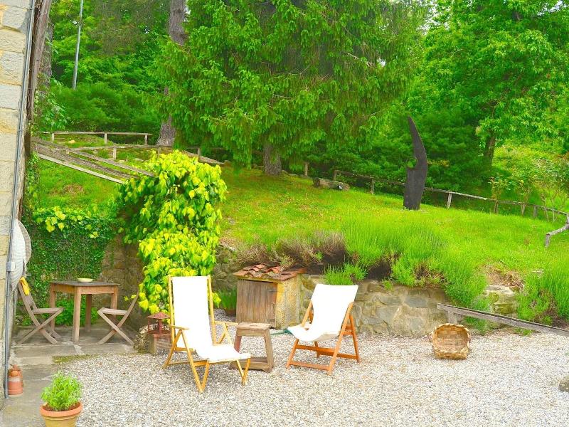 Beautiful Cottage in Pescia with Hot Tub image