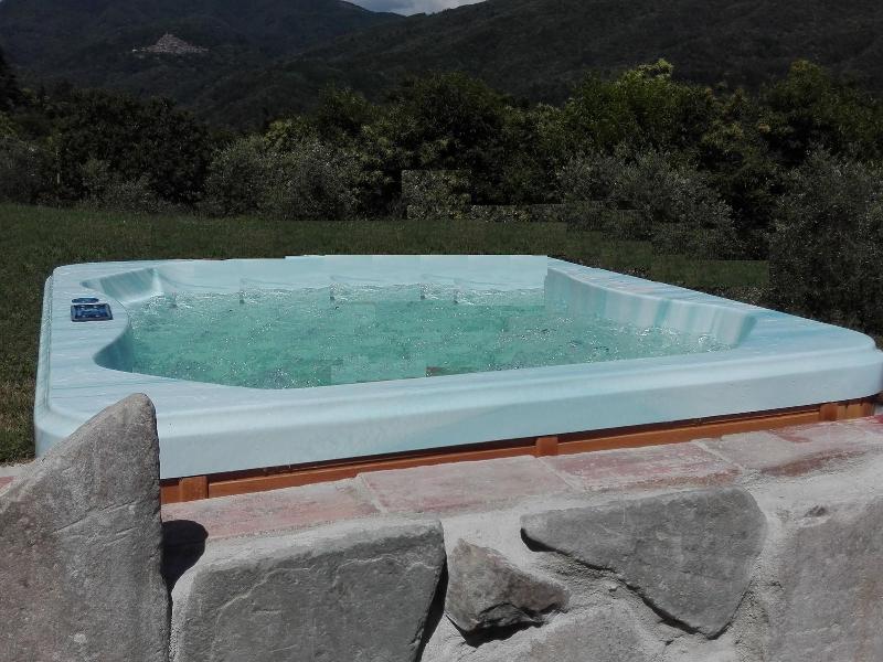 Beautiful Cottage in Pescia with Hot Tub image
