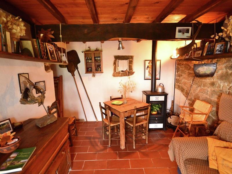 Beautiful Cottage in Pescia with Hot Tub image