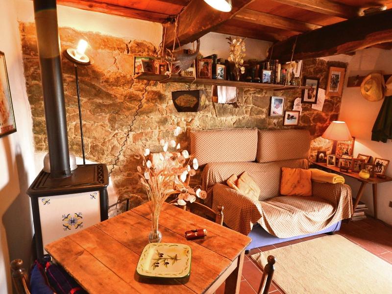 Beautiful Cottage in Pescia with Hot Tub image