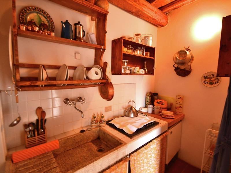 Beautiful Cottage in Pescia with Hot Tub image