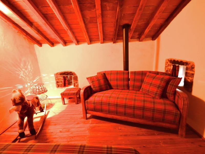 Beautiful Cottage in Pescia with Hot Tub image