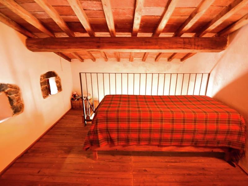 Beautiful Cottage in Pescia with Hot Tub image