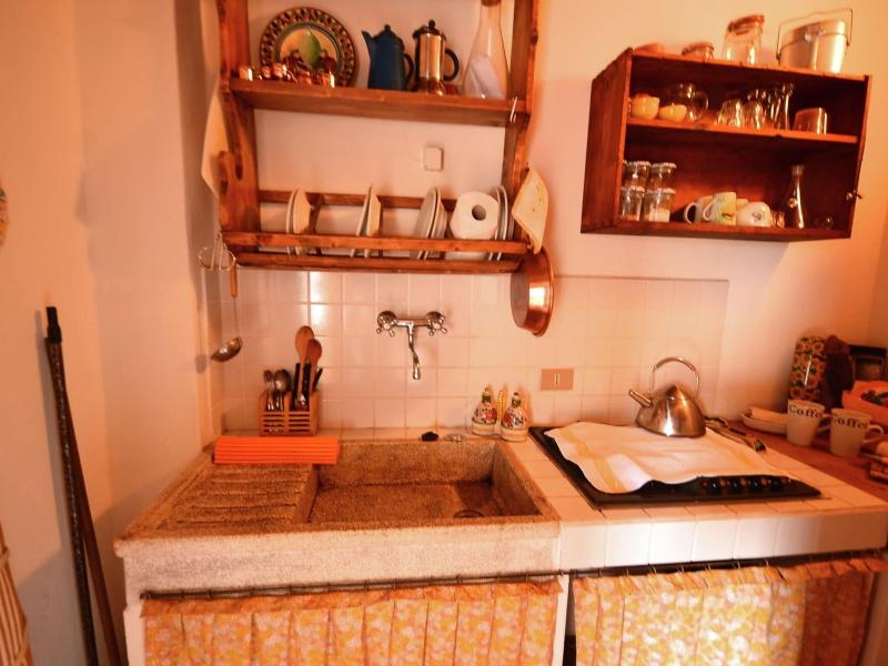 Beautiful Cottage in Pescia with Hot Tub image