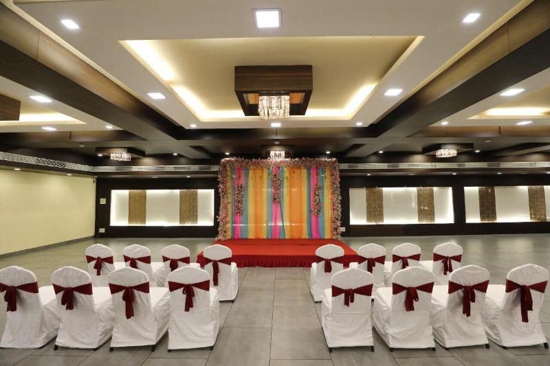SHAGUN ROOMS & BANQUET Surat