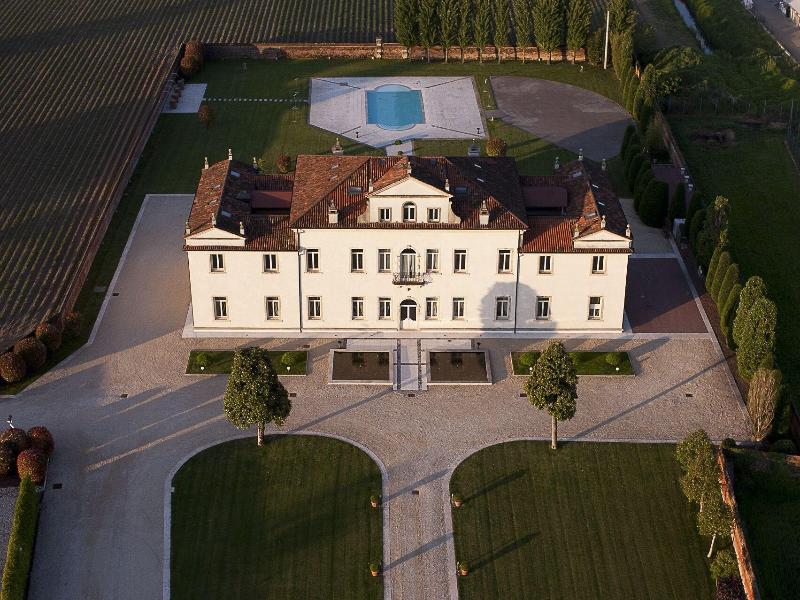 Villa Cornaro Tourist Suites image