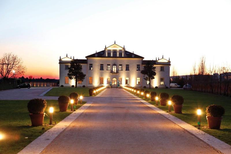 Villa Cornaro Tourist Suites image