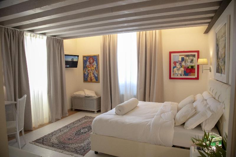 Villa Cornaro Tourist Suites image