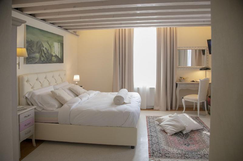 Villa Cornaro Tourist Suites image