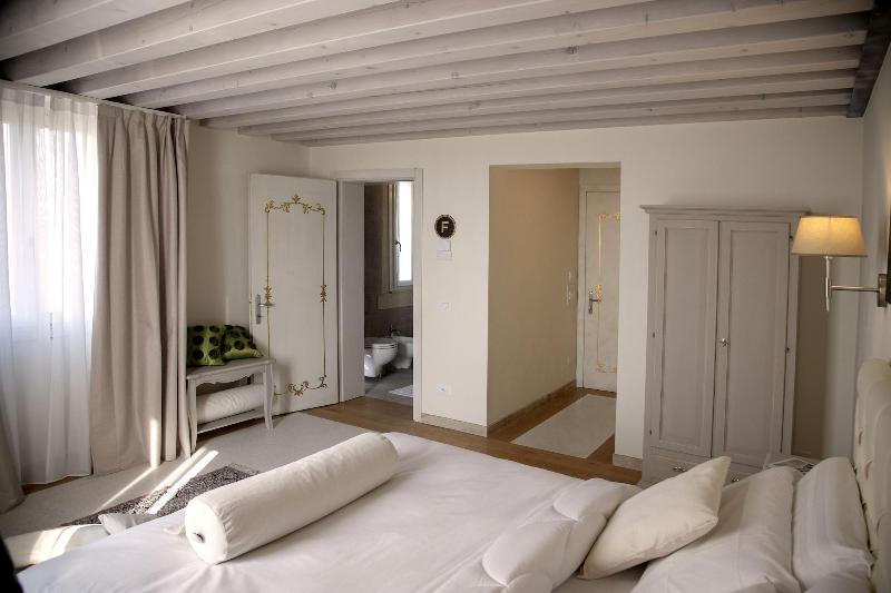Villa Cornaro Tourist Suites image