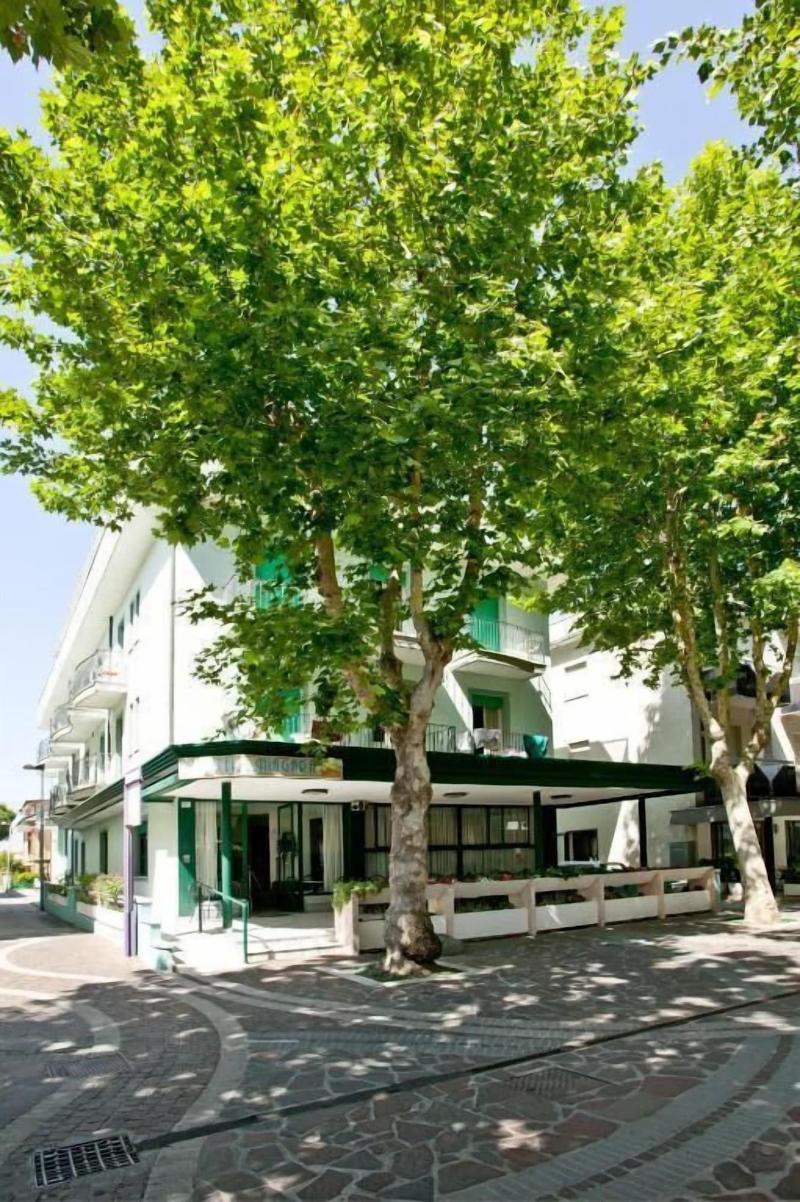 Hotel Niagara image