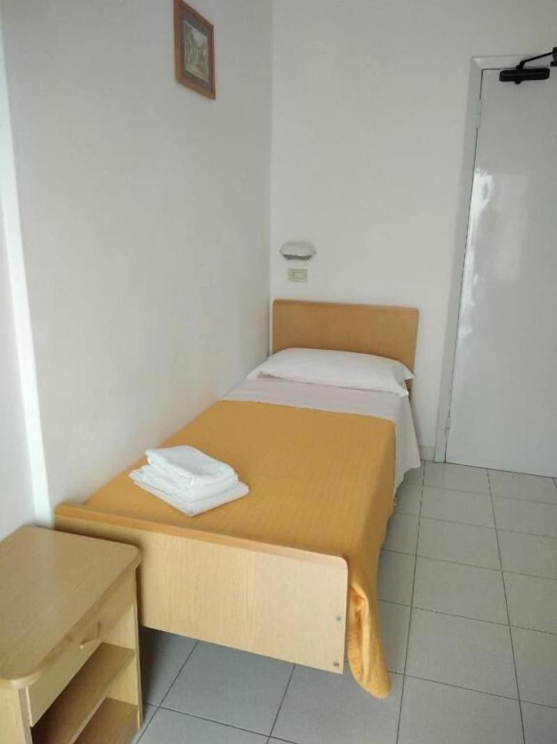 Hotel Niagara image