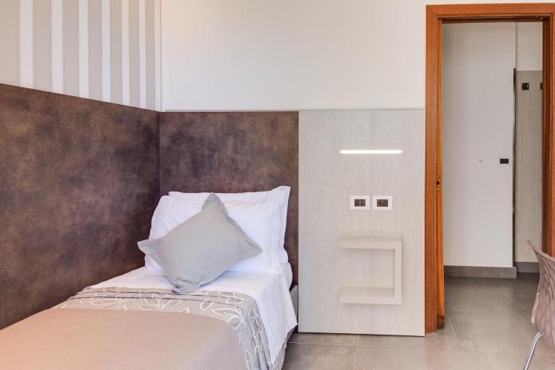 Hotel Cavour image