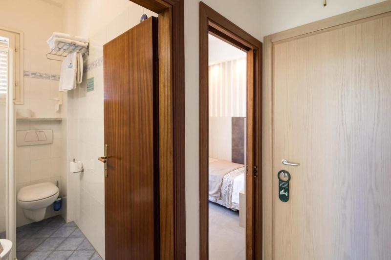 Hotel Cavour image