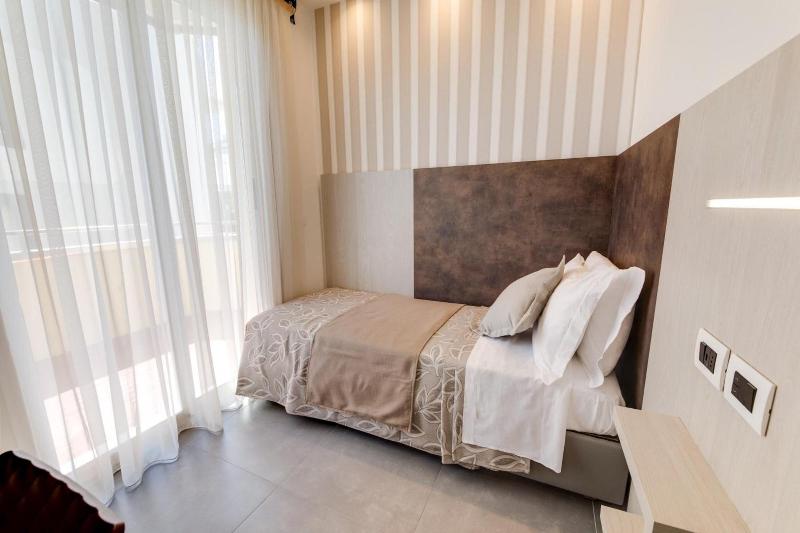 Hotel Cavour image