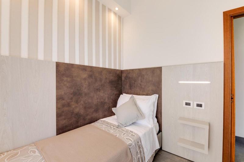 Hotel Cavour image