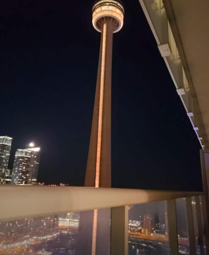 Toronto Rooms and Suites image