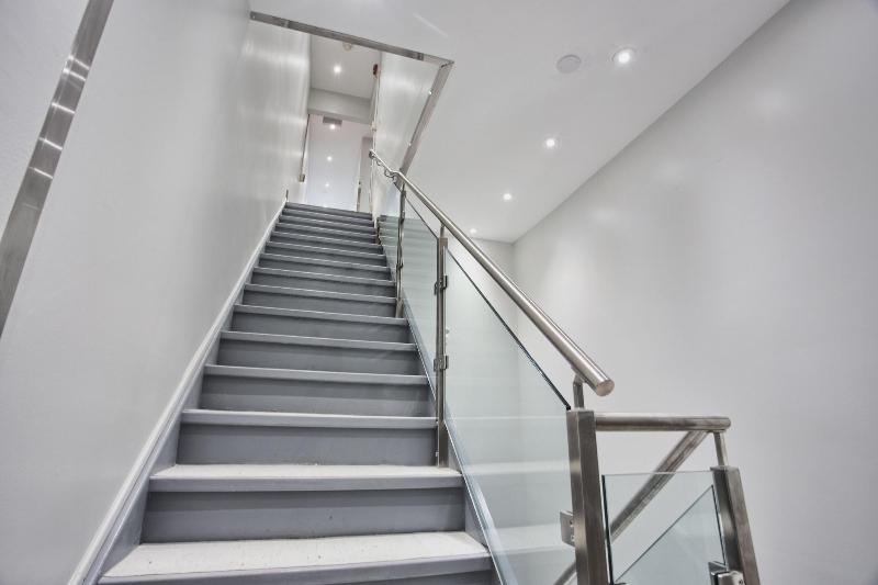 Toronto Rooms and Suites image