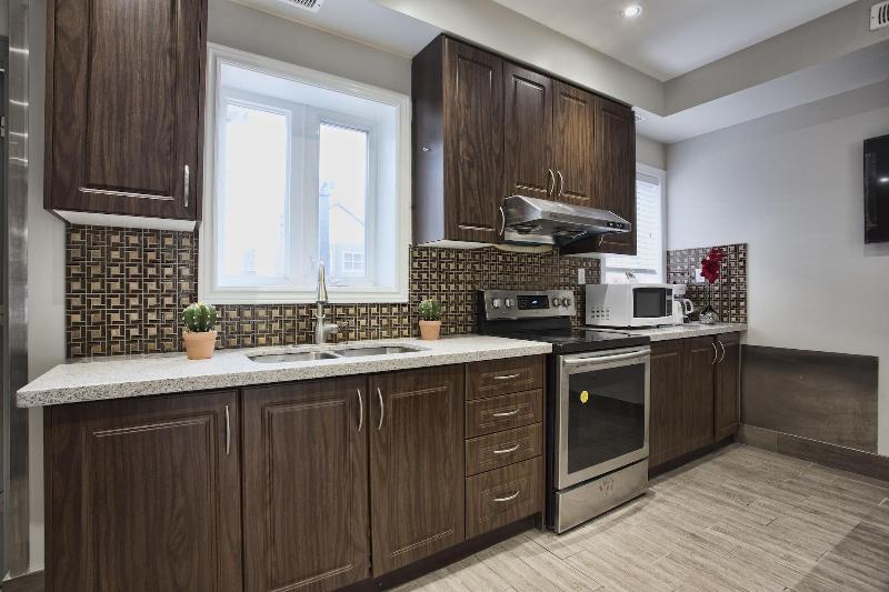 Toronto Rooms and Suites image