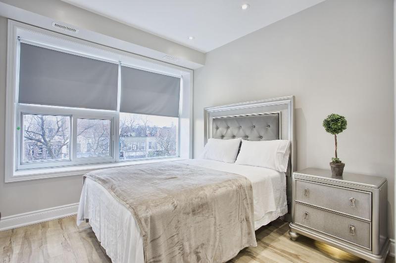 Toronto Rooms and Suites image