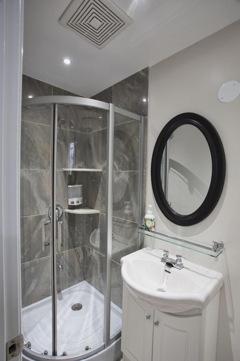 Toronto Rooms and Suites image