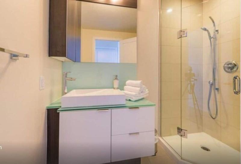 Toronto Rooms and Suites image