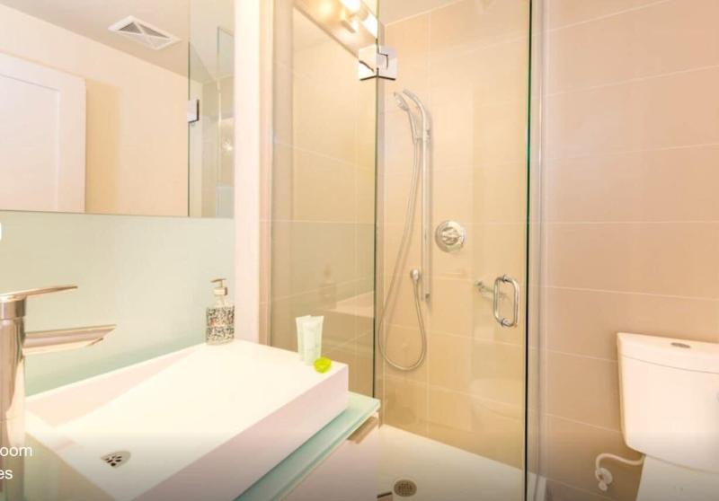 Toronto Rooms and Suites image