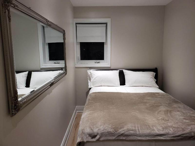 Toronto Rooms and Suites image