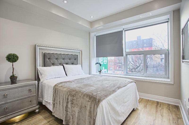 Toronto Rooms and Suites image